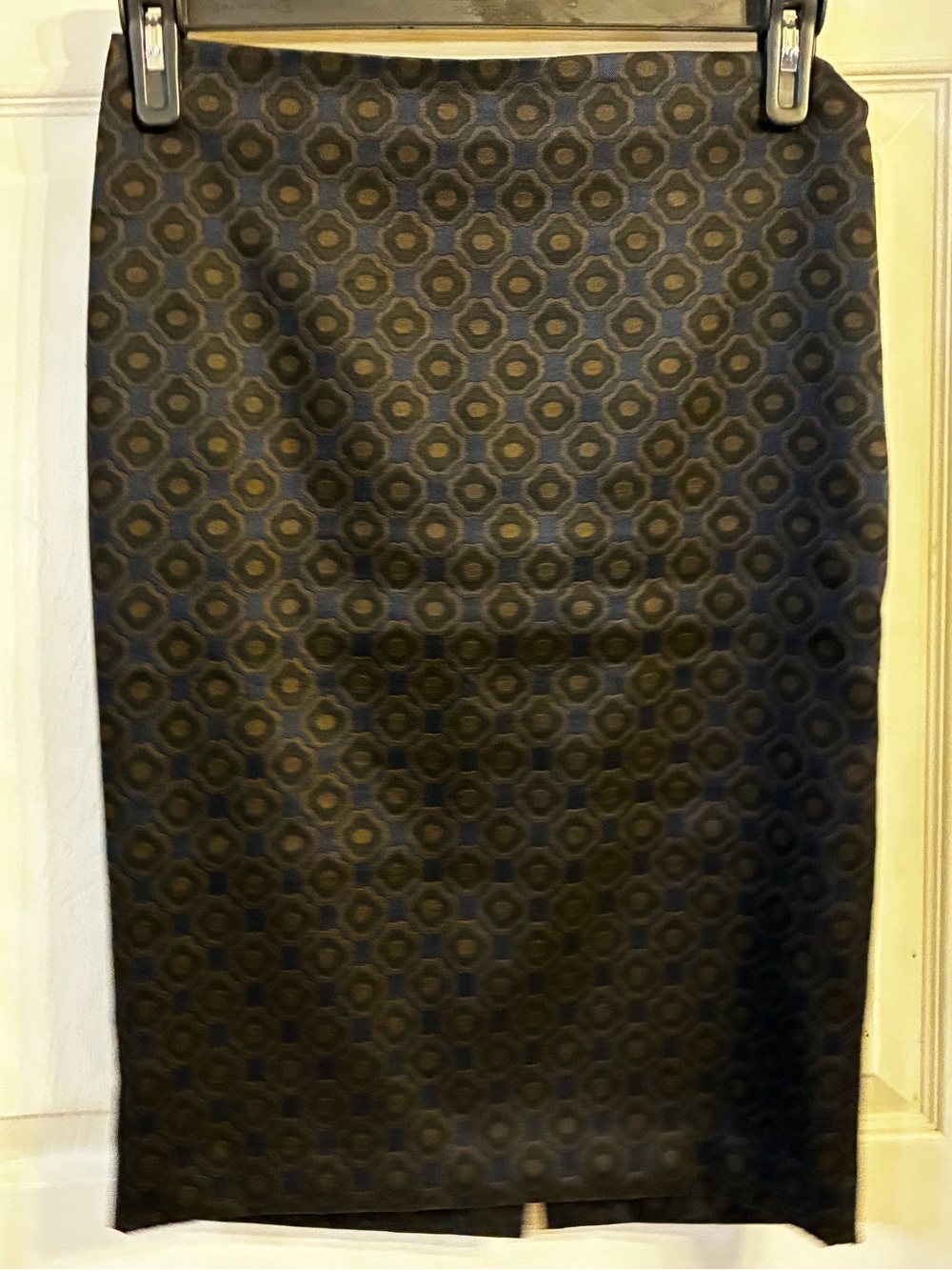 Ann Taylor woman’s geometric print pencil skirt, Size: 4